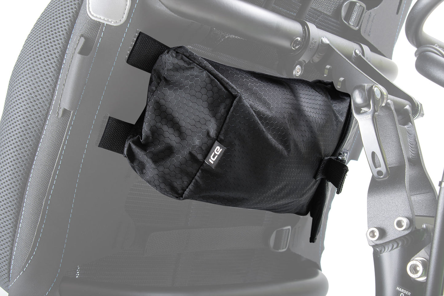 Sitztasche ICE montiert am Liegedreiad Netzsitz