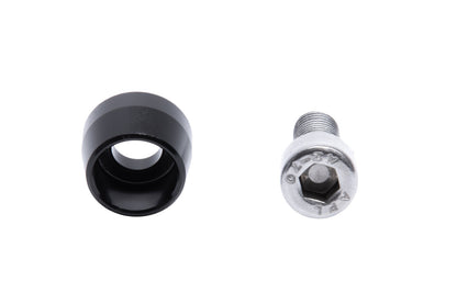 ICE Abdeckhülse aus Aluminium in Schwarz eloxiert, inklusive M8x20 Innensechskantschraube zur sicheren Verschraubung der 12 mm Vorderradachse an Ihrem ICE Liegedreirad. Ansicht der Einzelteile von vorn.