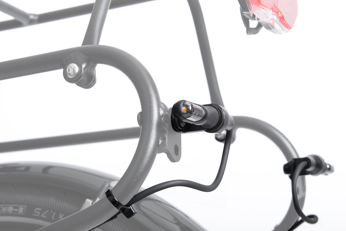 Blinkeranlage velorian für ICE Trikes montiert am Liegedreirad hinten am Gepäckträger.