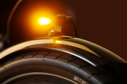 Blinkeranlage velorian für ICE Trikes montiert am Liegedreirad auf dem Vorderrad Schutzblech in Aktion.