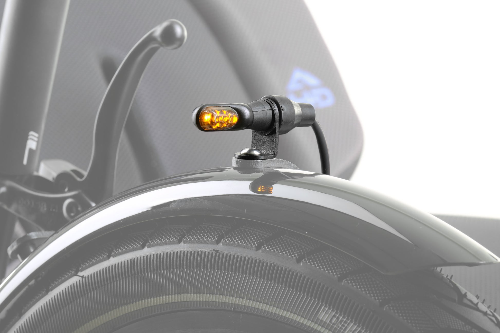 Blinkeranlage velorian für ICE Trikes montiert am Liegedreirad auf dem Vorderrad Schutzblech.