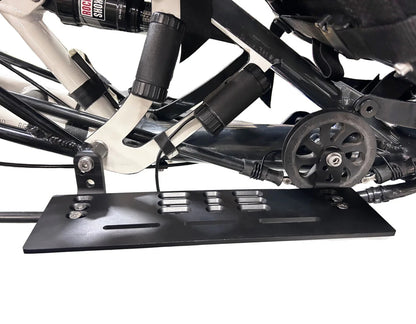 Akkuhalter T-Cycle für HP Scorpion montiert am Liegedreirad, Ansicht seitlich