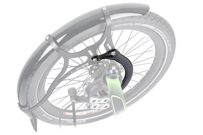 Vorderradschutzblech mit Befestigung für gefederte ICE Vorderräder montiert am Liegedreirad