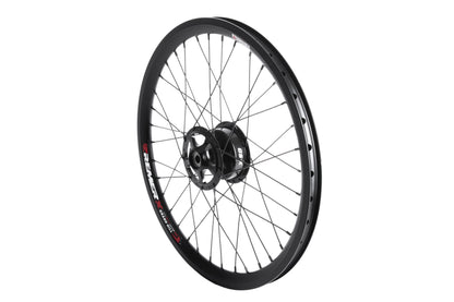 Vorderrad mit einseitiger Achsaufnahme für 70 mm Trommelbremse, Ansicht außen diagonal