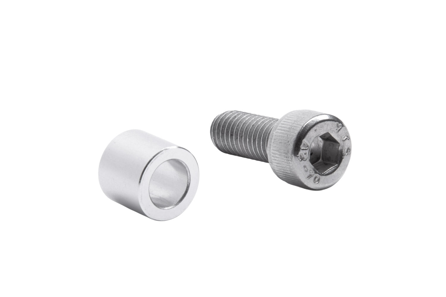 Schraube M8 x 20 mm inklusive passgenauer 12 mm Distanzscheibe für ICE Hinterrad Elastomer, Ansicht diagonal.