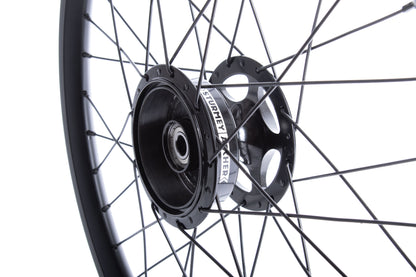 Vorderrad mit einseitiger Achsaufnahme für 70 mm Trommelbremse, Nabe Sturmey Archer, Ansicht innen