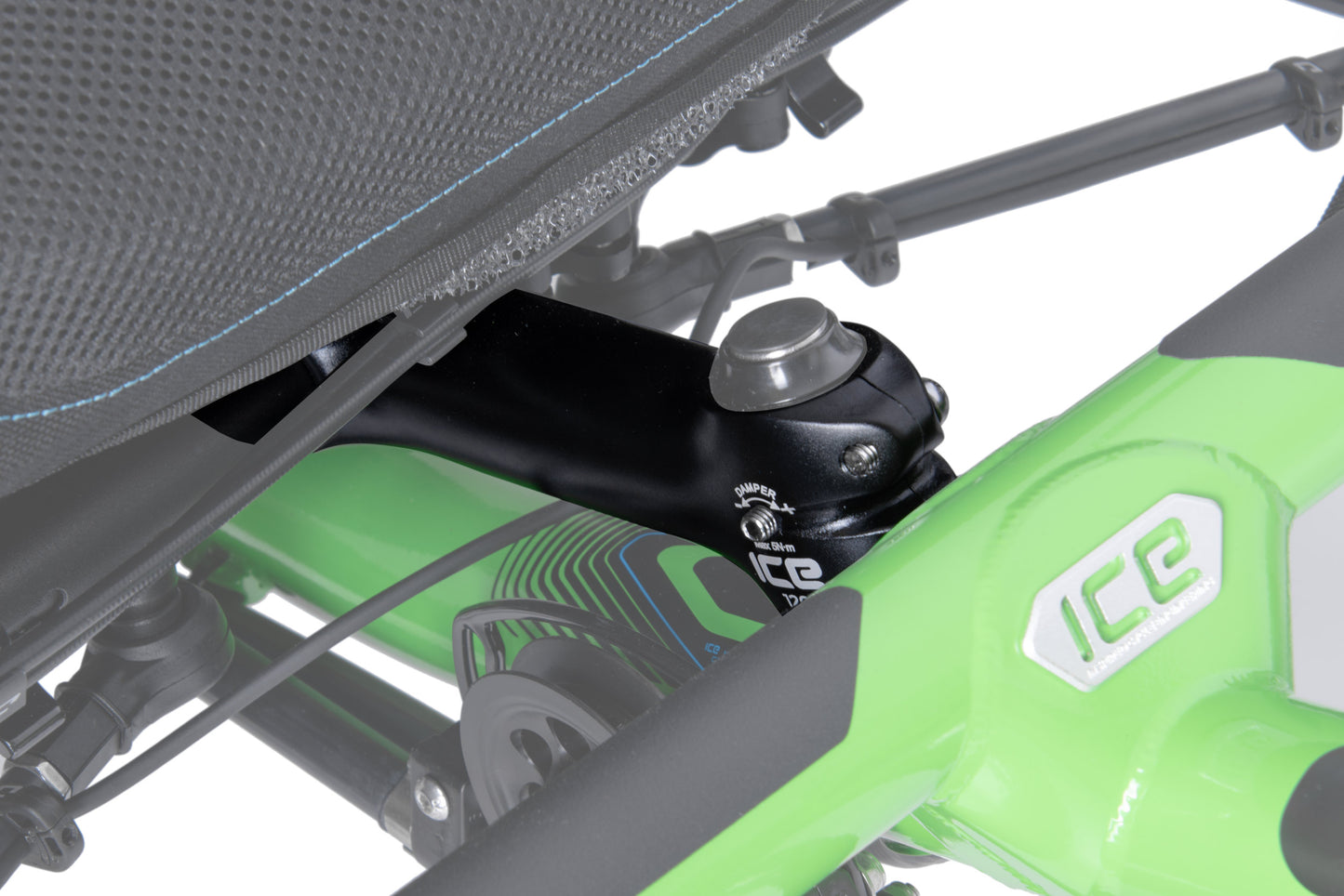 Vorbau von ICE 120mm mit Klemmschraube für Lenkungsdämpfung auf beiden Seiten. Ansicht montiert am Liegedreirad ICE Adventure.